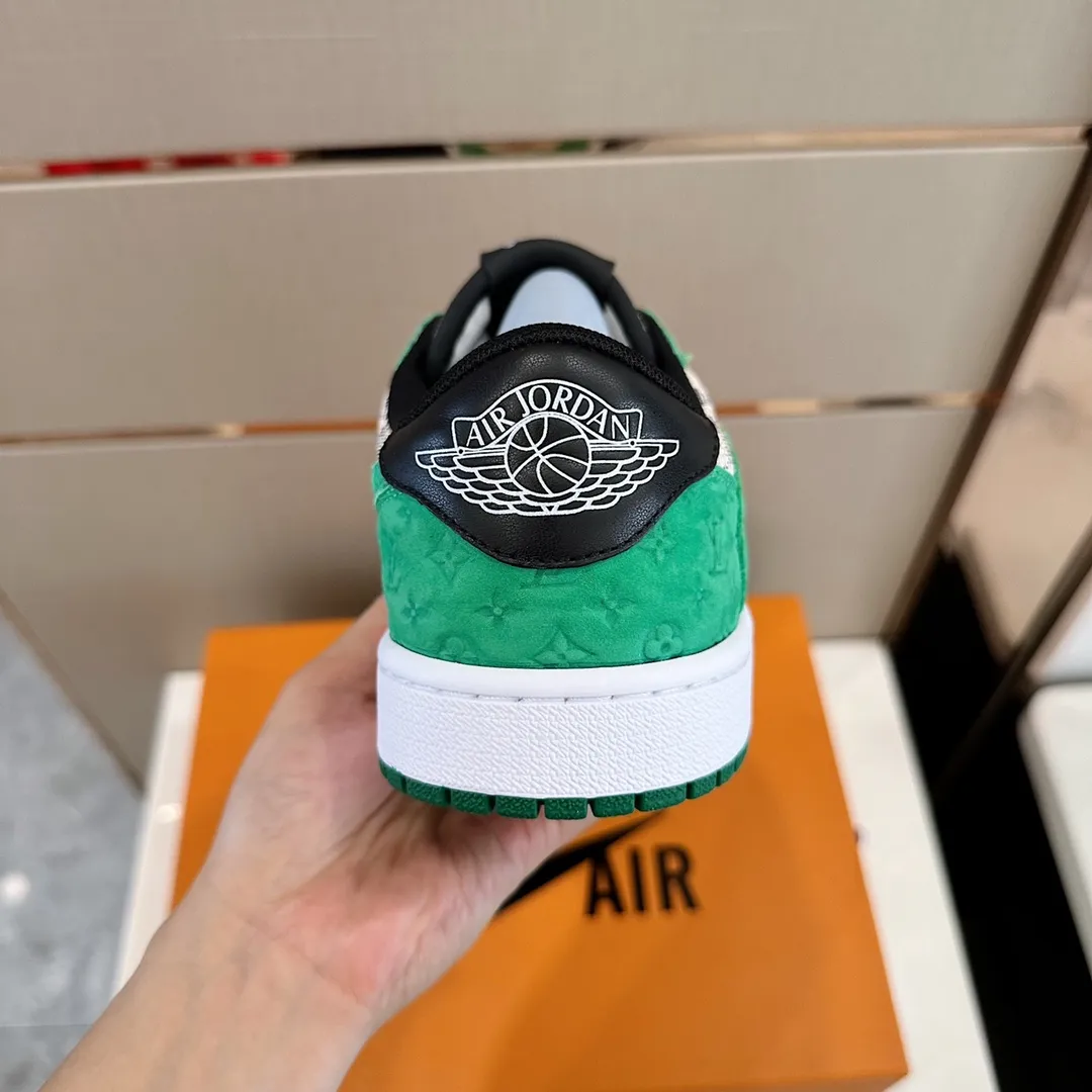 Men's shoes 💰p440 "*OUIS *UITTO* Nike" new original drawer box, co-branded low-top casual sneakers, this sneaker is completely made of denim canvas splicing leather, decorated with Louis Vuitton's iconic monogram and Damierl pattern with natural cowhide piping. The upper of this shoe combines LV’s most classic Monogram and Damier elements, giving it a sense of luxury and recognition! Size: 38-45